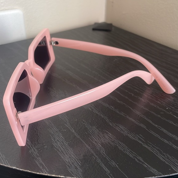 Pink Retro - Picture 2 of 4